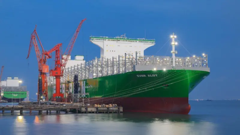 Evergreen takes delivery of a 24,000 teu container ship