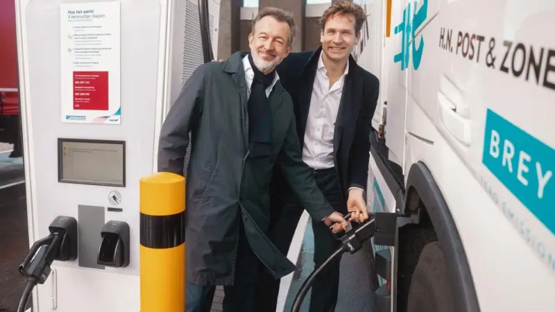 Boudewijn Siemons, interim CEO and COO of the Port of Rotterdam Authority and Vincent Karremans, alderman for Enforcement, Outdoor Space and Mobility of the Municipality of Rotterdam