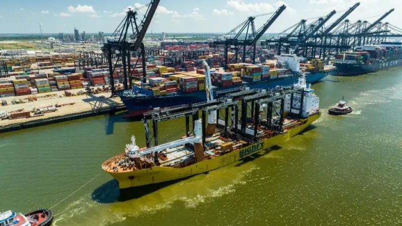 The new RTGs in operation at Port Houston
