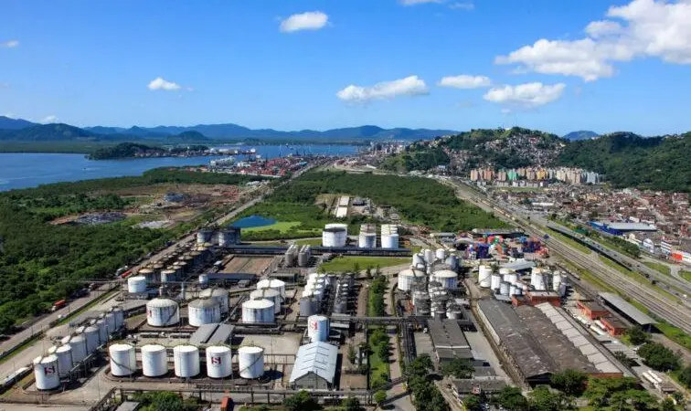 Image shows a Stolthaven Terminals green ammonia storage facility