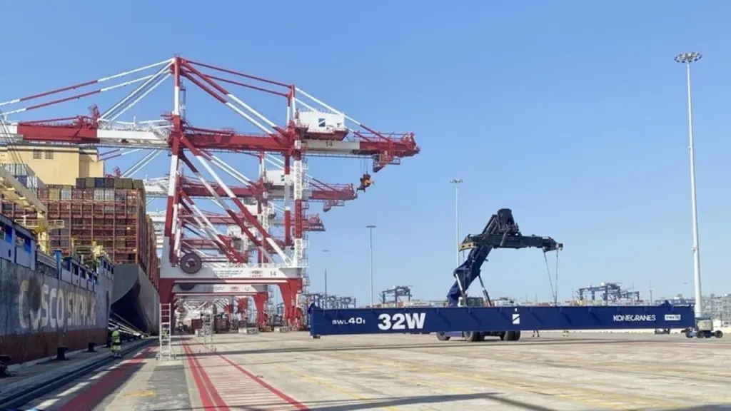 00_318600_hutchisonportsbestautomatedcranes_715045