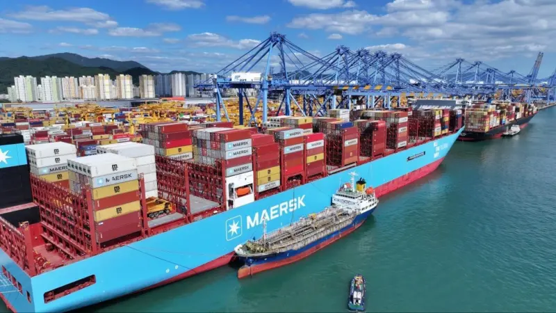SIMOPs of Methanol Bunkering at Busan New Port (Source Hyodong Shipping Co., Ltd.) 02