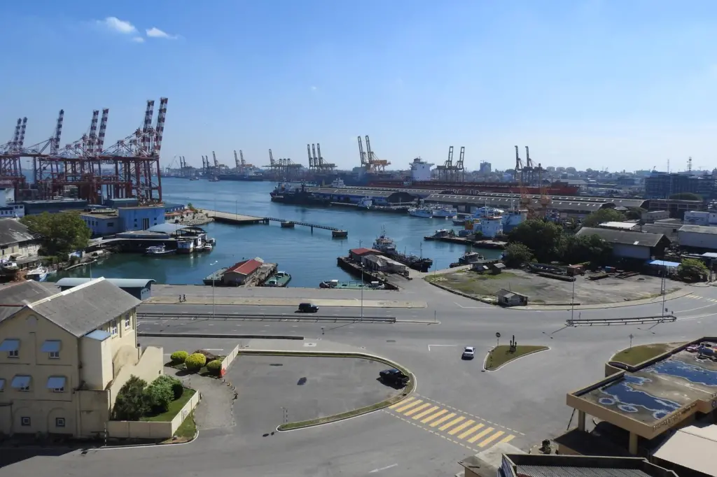 The image shows current/future skyscrapers and surroundings of Colombo Harbour
