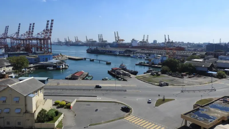 The image shows current/future skyscrapers and surroundings of Colombo Harbour