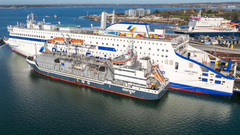 The image shows The Brittany Ferries’ electric-hybrid vessel, Saint-Malo, receiving LNG bunkering from Optimus