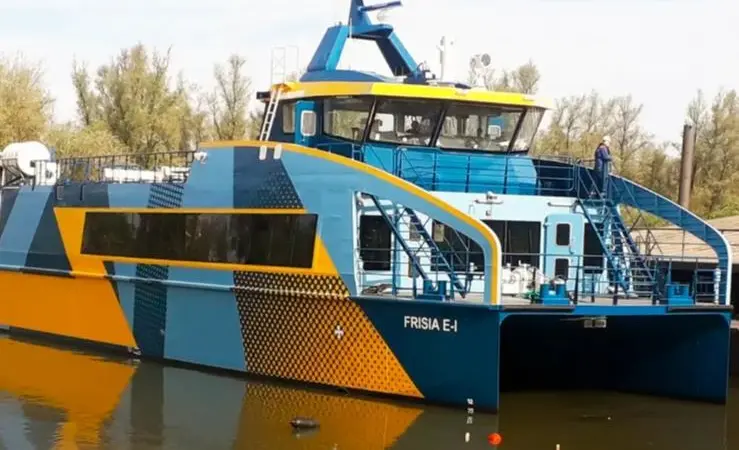 The photo shows the Damen E-Kat on the water