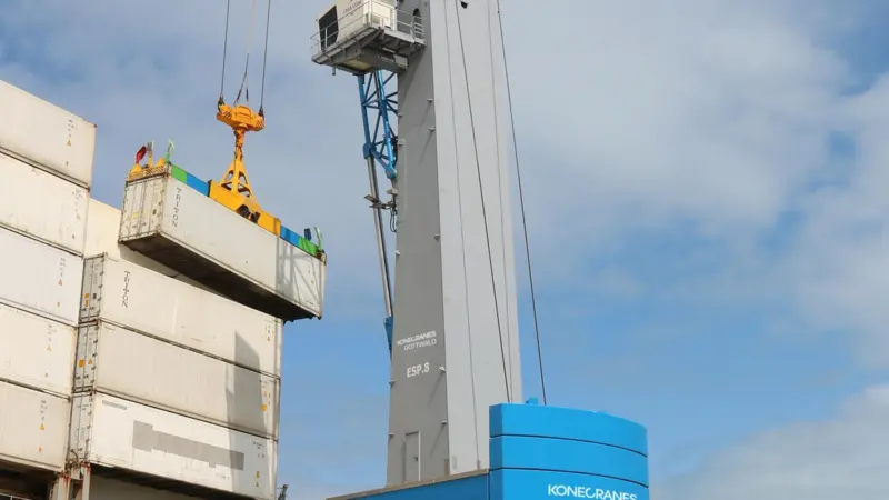 Konecranes Gottwald ESP.8 hybrid mobile harbour crane