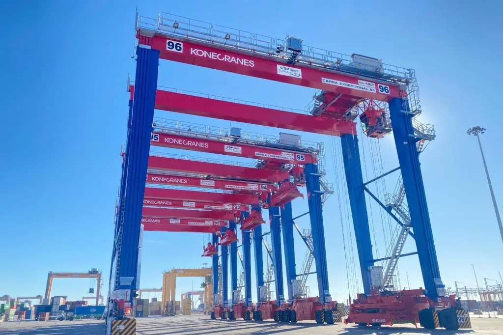 The image shows CSP Valencia hybrid KC RTGs on the quayside