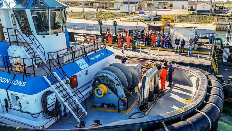 The image shows Wilson Son’s tug being fuelled with efen’s HVO at the Vast owned terminal in the Port of Açu