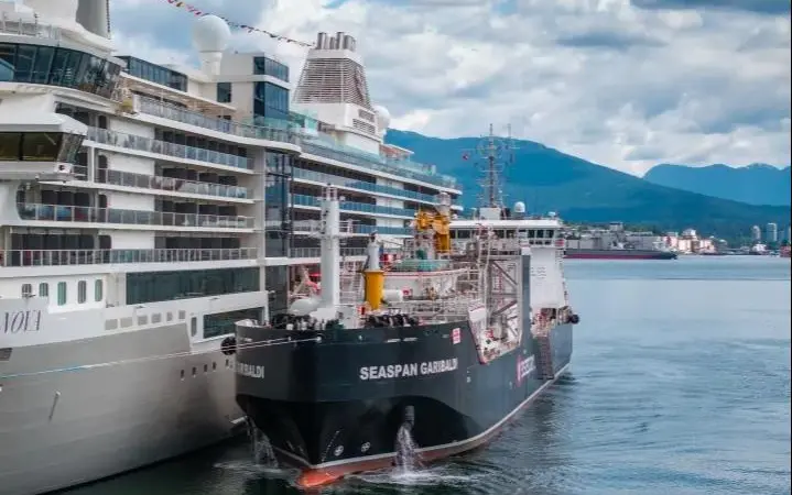 The image shows Seaspan Energy provided LNG bunkering services to Silversea’s Silver Nova from its LNG bunker vessel Seaspan Garibaldi