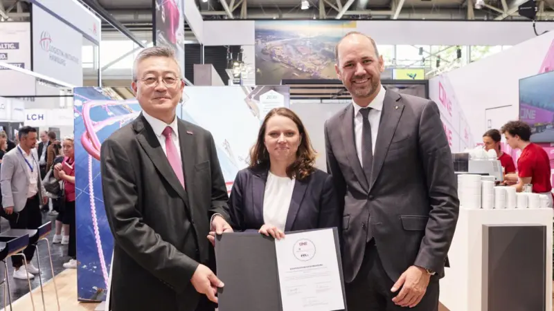 The image shows Hamburg’s Senator for Economic Affairs Dr Melanie Leonhard, HPA CCO Friedrich Stuhrmann and ONE’s managing director, Takahiro Kikuchi, signing the agreement at agreement was formalised at the Transport Logistic 2025 trade fair