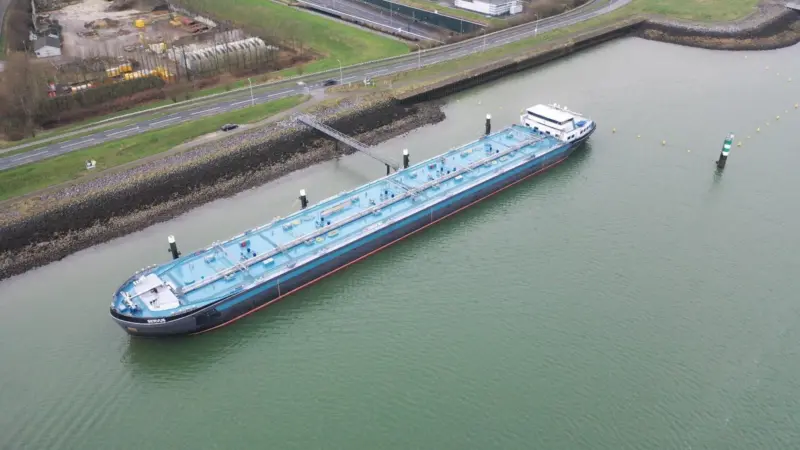 The image shows the waterways barge Mts Servus