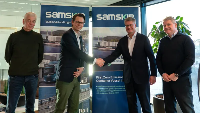 The image shows eCap Marine shaking hands on the contract with Samskip