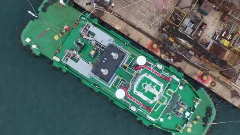 The image shows the Envision Energy ammonia bunkering operation at Dalian Port