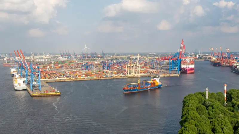 The image shows a wide angle shot of the Waltershofer Hafen