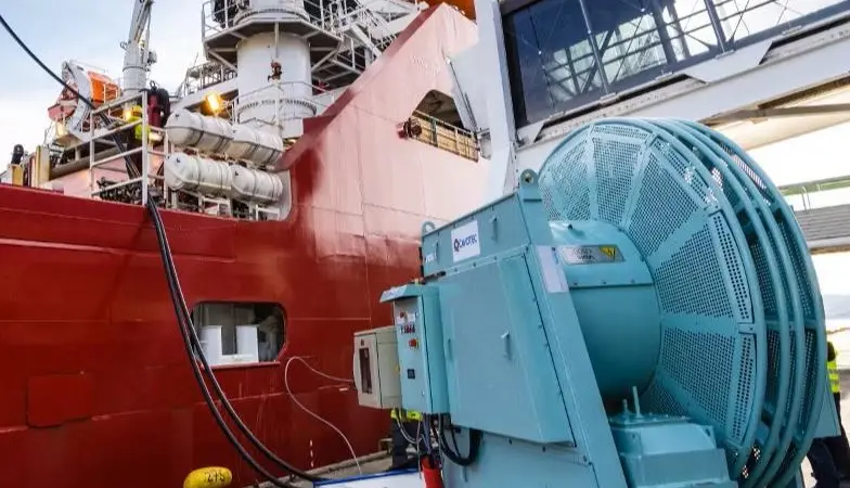 The image shows the Cavotec PowerRun system