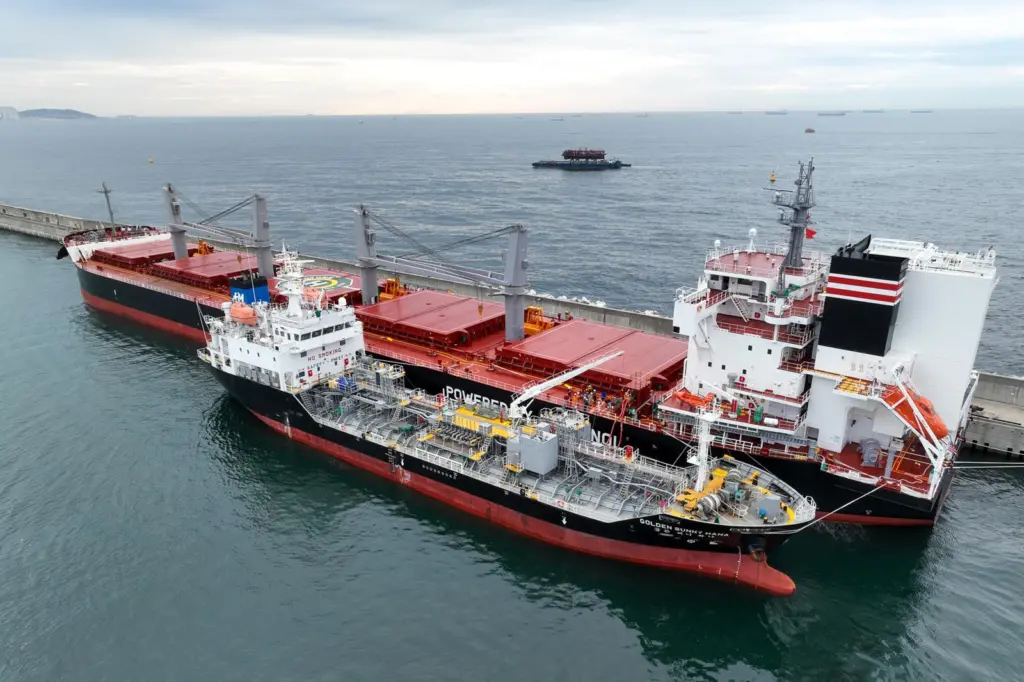 The picture shows the Green Future, a dual-fuel bulk carrier chartered by NYK Bulk & Projects Carriers Ltd receiving green methanol during the bunkering operation