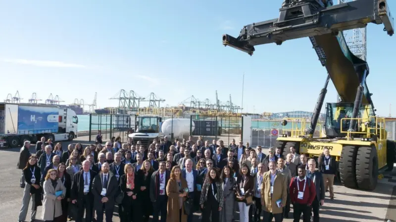People standing on the quay at the Port of Valencia celebrating the finale of the H2Ports project