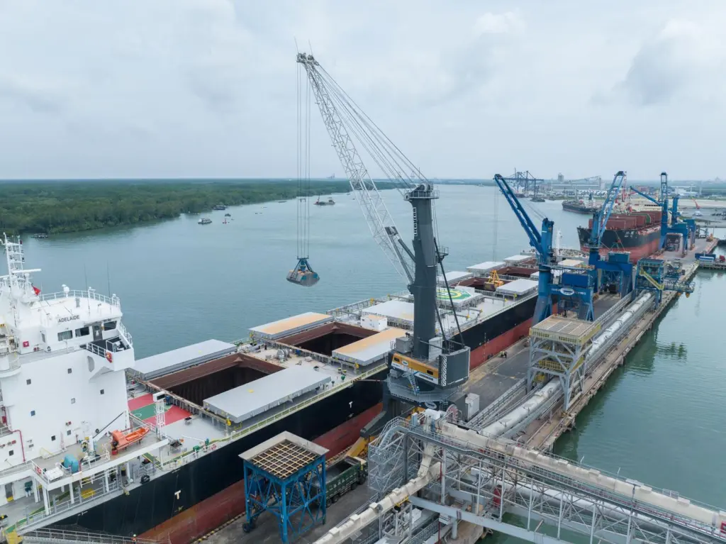 liebherr-lps-550-baria-serece-phu-my-port-1-LQ