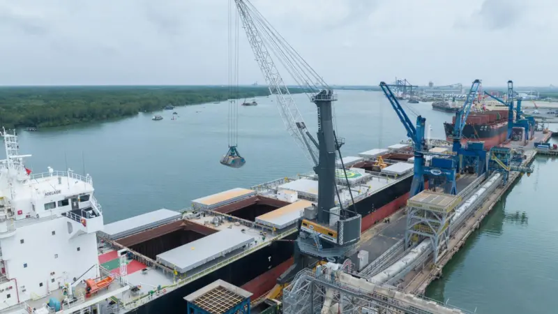 liebherr-lps-550-baria-serece-phu-my-port-1-LQ