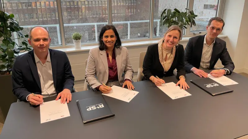 Patrick Vloemans, Haydi Galvez (Business Line Ports in ABB’s Marine and Ports division), Ina Barge and Tiemo Arkesteijn, co-chief executive officers of Rotterdam Shore Power)