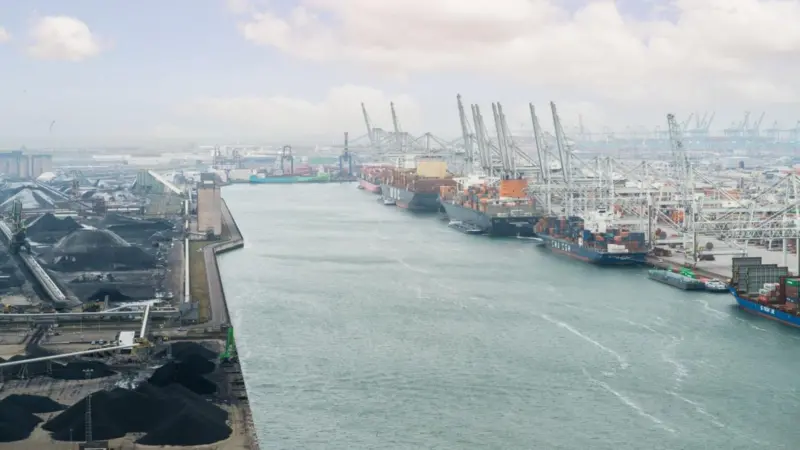 An image of the Port of Rotterdam