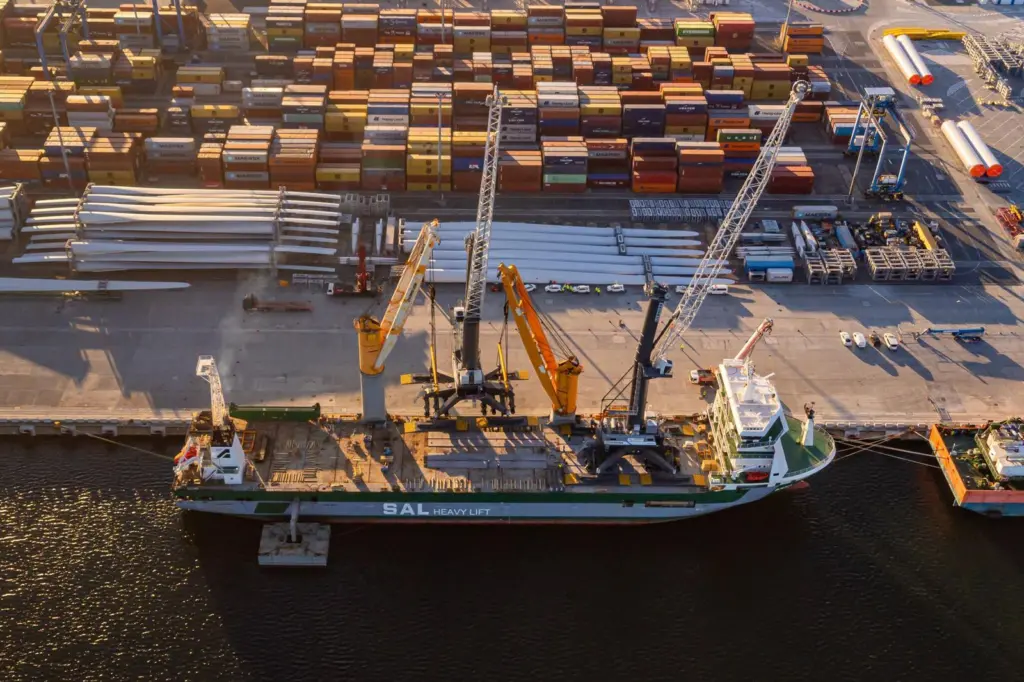 Two Liebherr LHM 600 arrived at Constanța aboard MV Anna in October