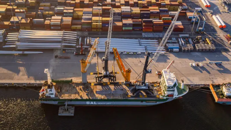 Two Liebherr LHM 600 arrived at Constanța aboard MV Anna in October