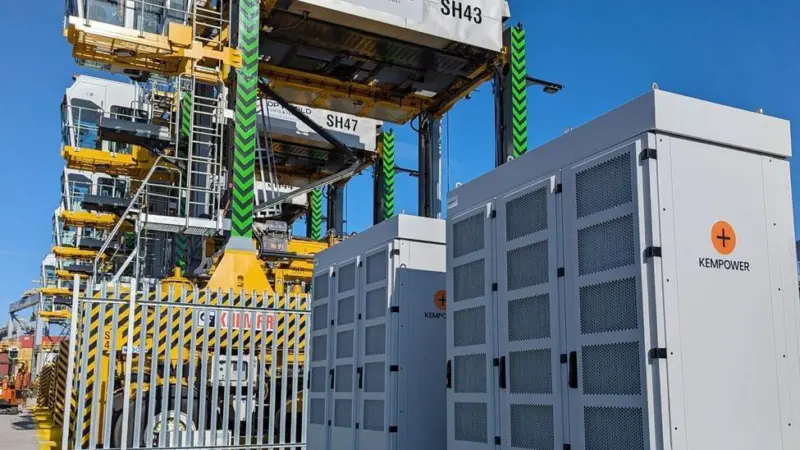 The image shows Kempower power units next to electric port cargo handling equipment