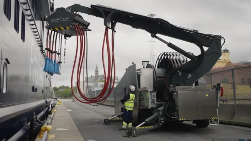The image shows the CruiseLink Mobile L Cable Management in operation at Ports of Stockholm