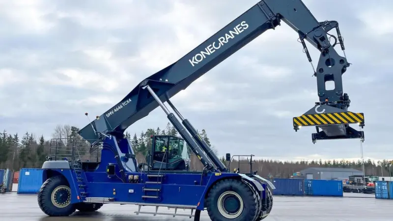 The Konecranes SMV 4646 TCX4 on the quayside
