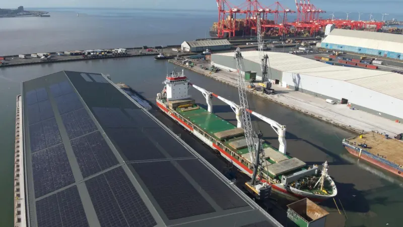 The image shows 7,000 solar panels installed on the 260,000 sq ft Alexandra Dock warehouse