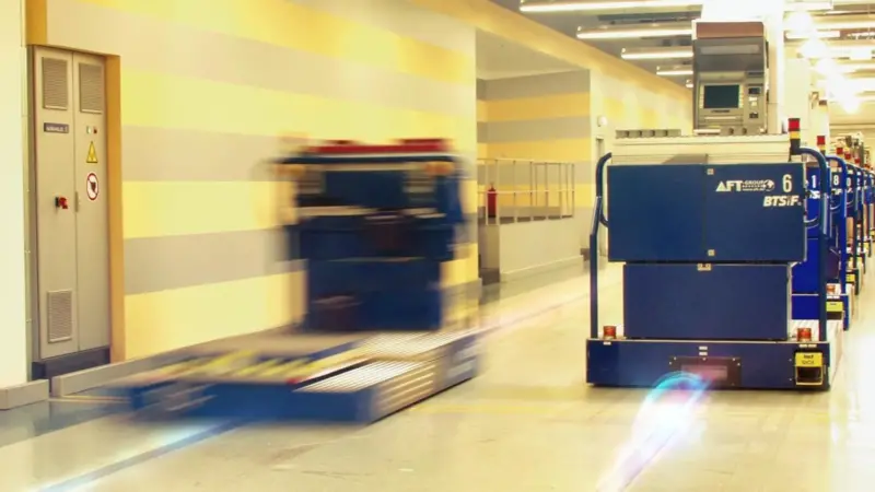 VAHLE powered AGVs in operation at Siemens Nixdorf Vahle