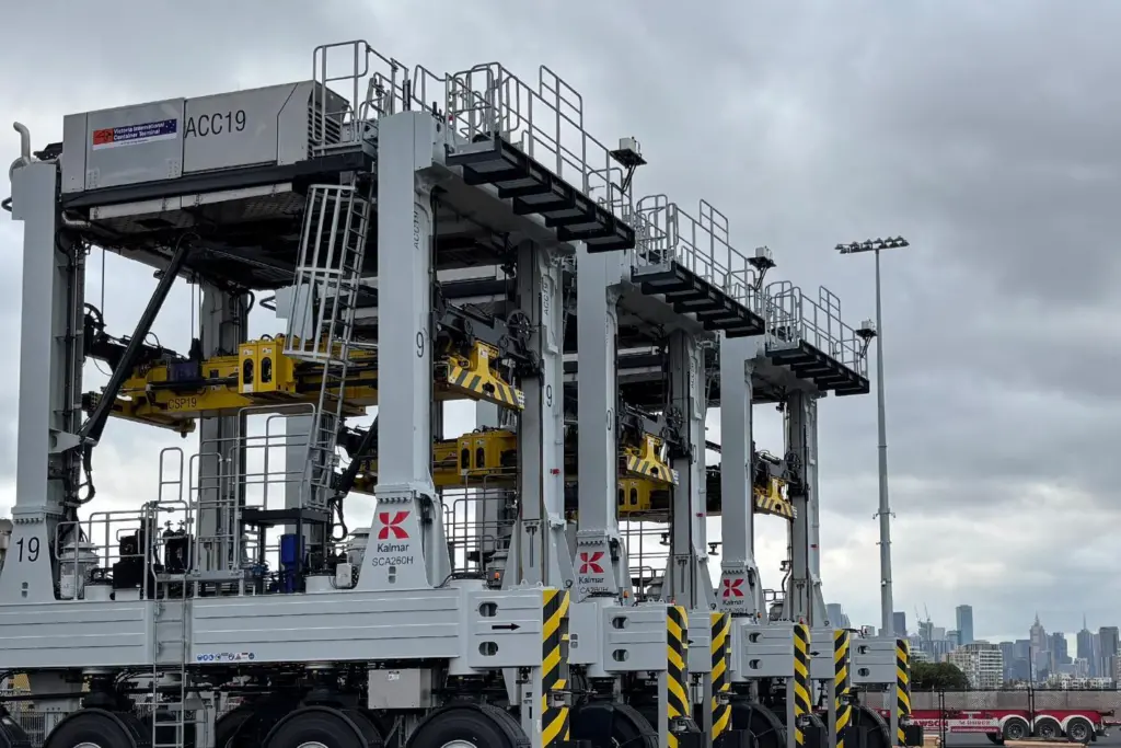 The hybrid automatic container carriers on the quayside at VICT