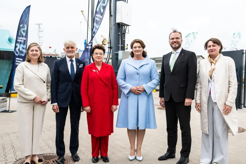 Lithuanian First Lady Diana Nausėdienė and Estonian First Lady Sirje Karis at the launch ceremony