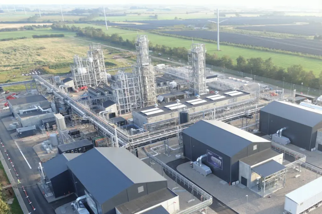 A wide angle shot of the Kassø e-methanol plant