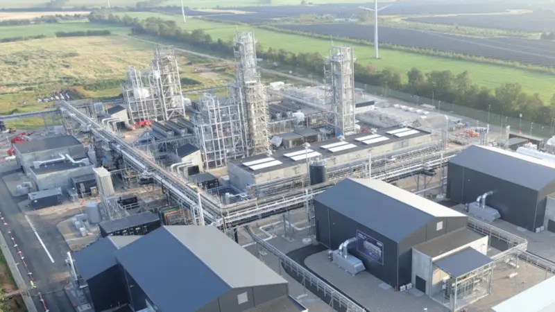 A wide angle shot of the Kassø e-methanol plant