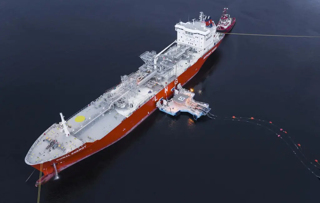 La Santa Maria platform in operation during a previous LNG discharge test in Norway