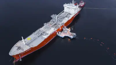 La Santa Maria platform in operation during a previous LNG discharge test in Norway