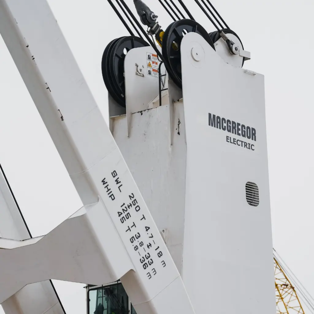 MacGregor electric crane