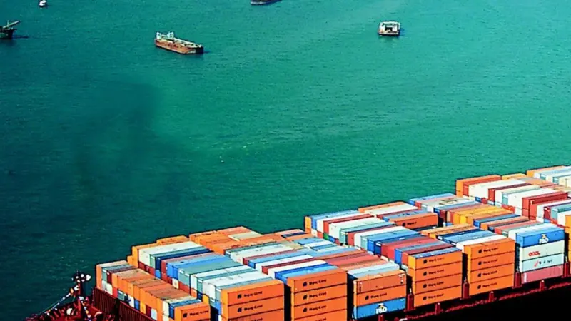 Hapag Lloyd . . . doing the Lambada