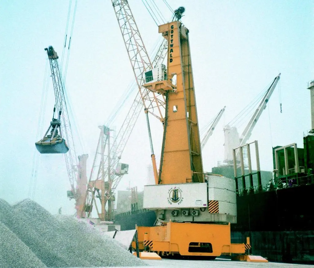 The HMK330EG for Saqr Port Authority: Middle East market has prospered