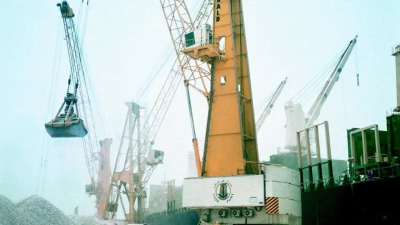 The HMK330EG for Saqr Port Authority: Middle East market has prospered