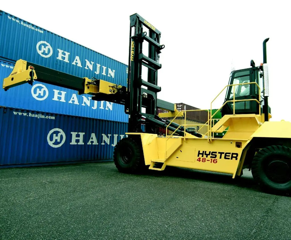 Hysters new H40.00-48.00XM-16CH: container is pretty-well fixed to the dedicated attachment