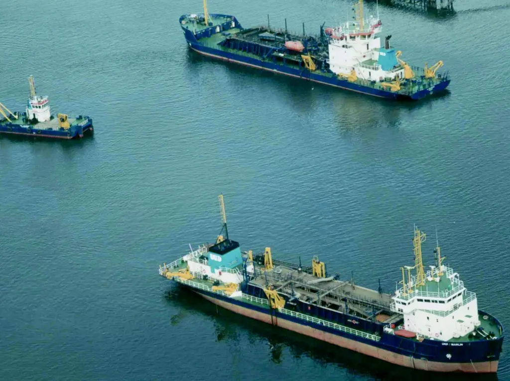 UKDs fleet at work: a combination of in-house and contract work
