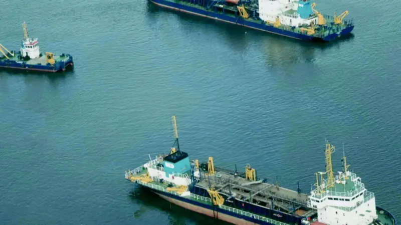 UKDs fleet at work: a combination of in-house and contract work