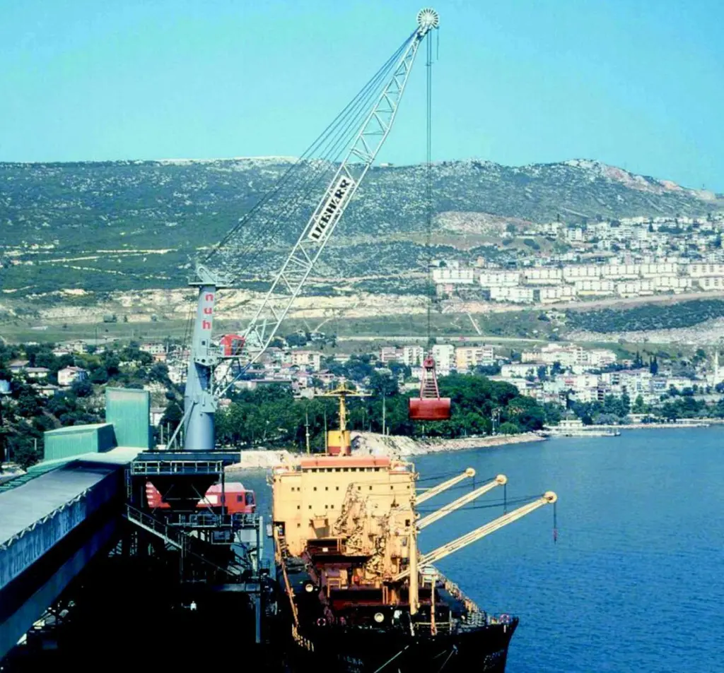 Liebherrs LPS 400 at Nuh-Cement in Turkey