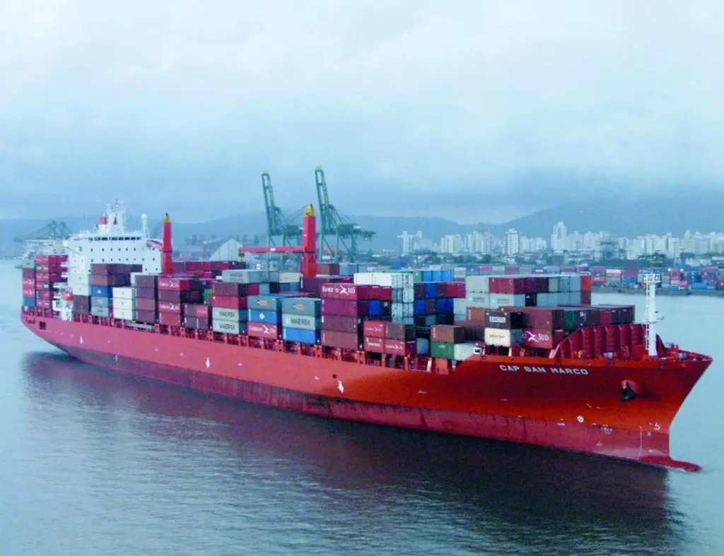 Departing Santos: dredging has recommenced