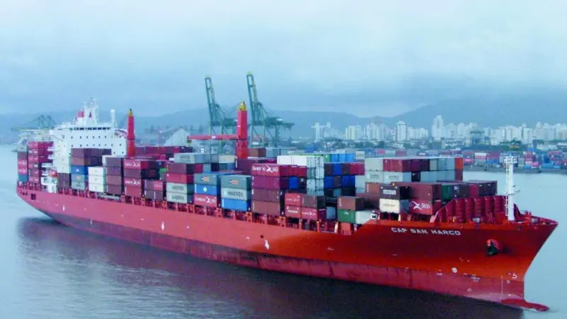 Departing Santos: dredging has recommenced