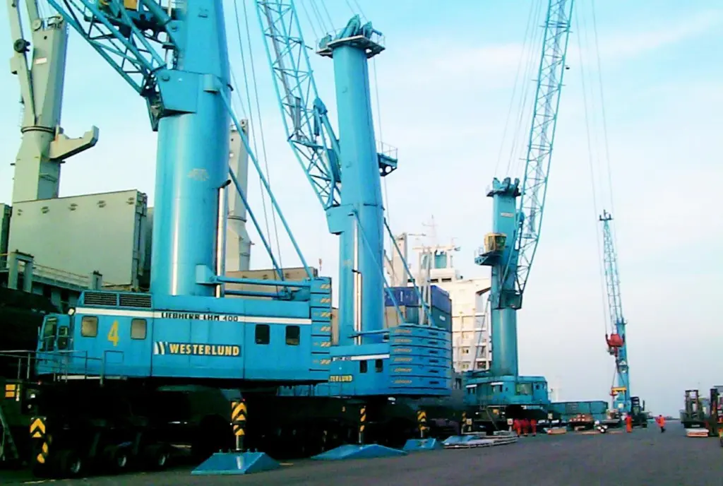 Liebherrs working at Westerlund, Antwerp: 25% reduction in fuel consumption